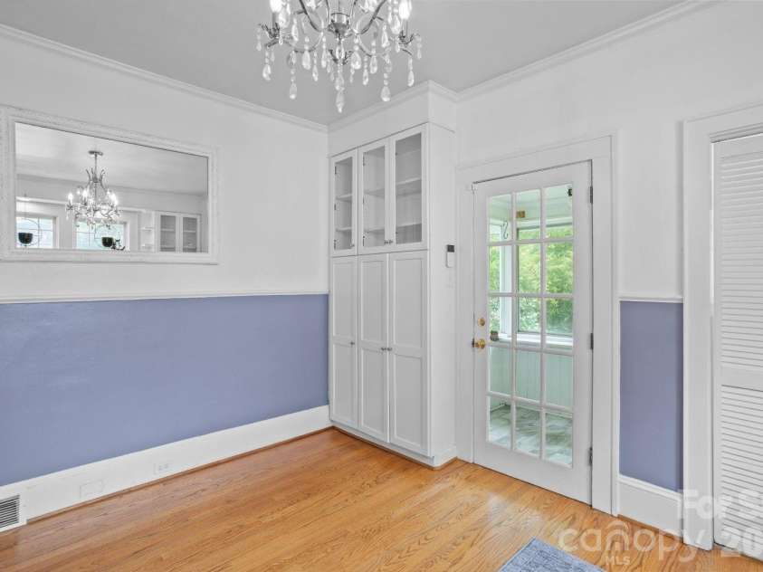 821 Watson Avenue, Winston Salem, NC 27103.  MLS# CAR4384198, YatesRealty ID 27499. 
