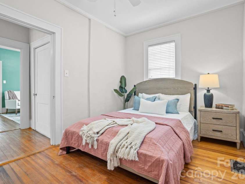 821 Watson Avenue, Winston Salem, NC 27103.  MLS# CAR4384198, YatesRealty ID 27499. 