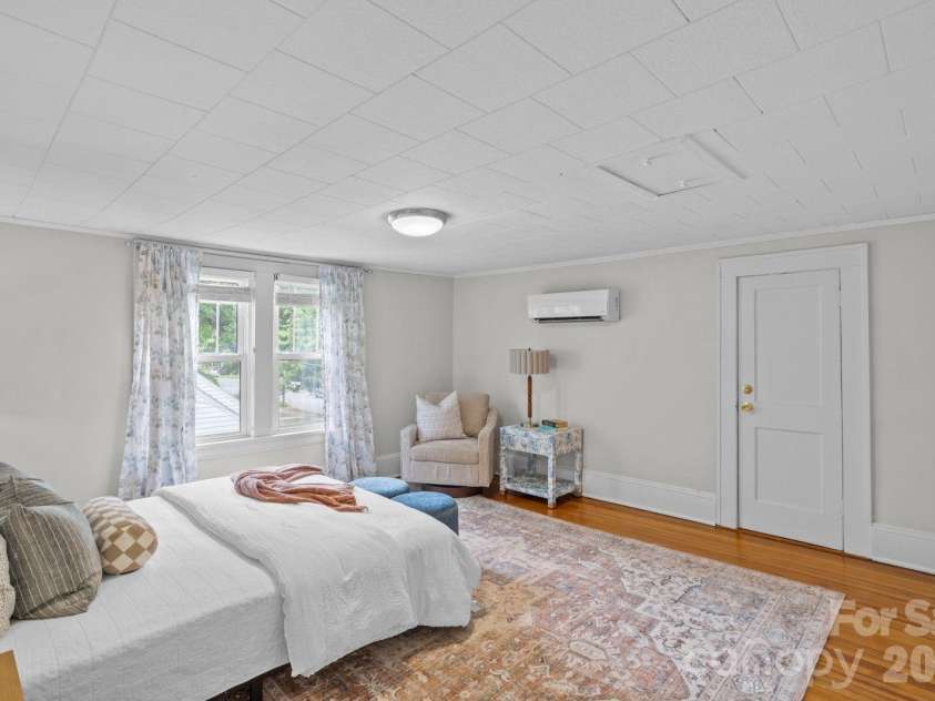 821 Watson Avenue, Winston Salem, NC 27103.  MLS# CAR4384198, YatesRealty ID 27499. 