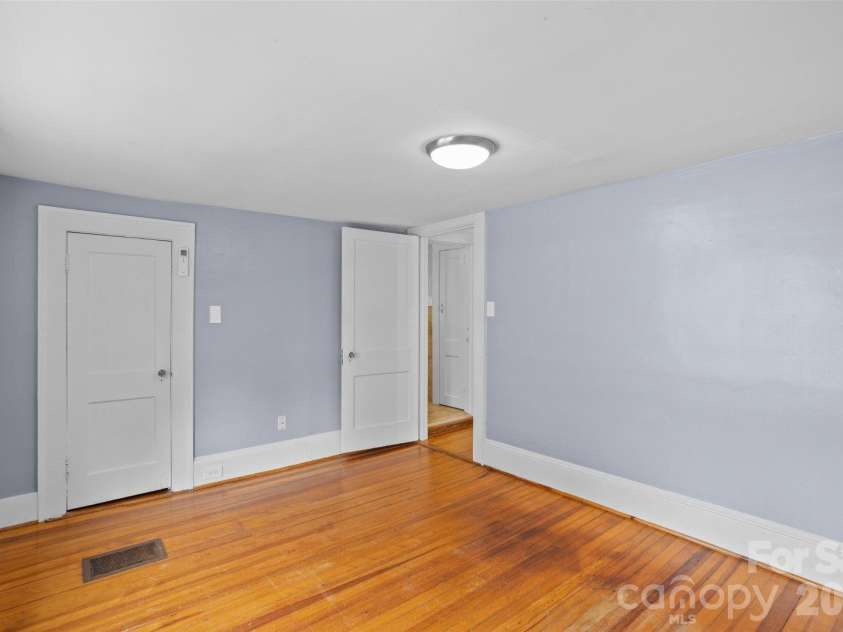 821 Watson Avenue, Winston Salem, NC 27103.  MLS# CAR4384198, YatesRealty ID 27499. 