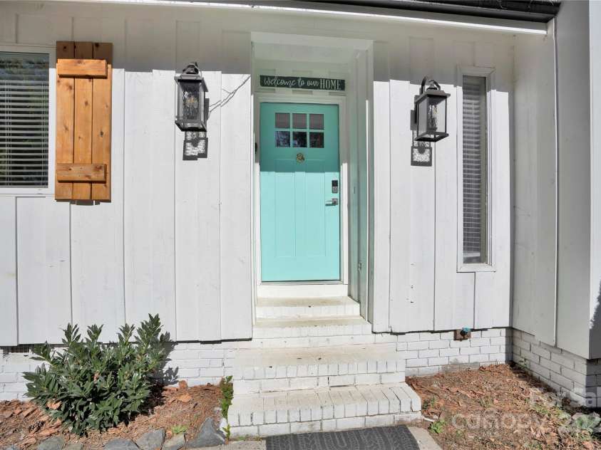 11116 Vista Canyon Drive, Charlotte, NC 28226.  MLS# CAR4201076, YatesRealty ID 275. 