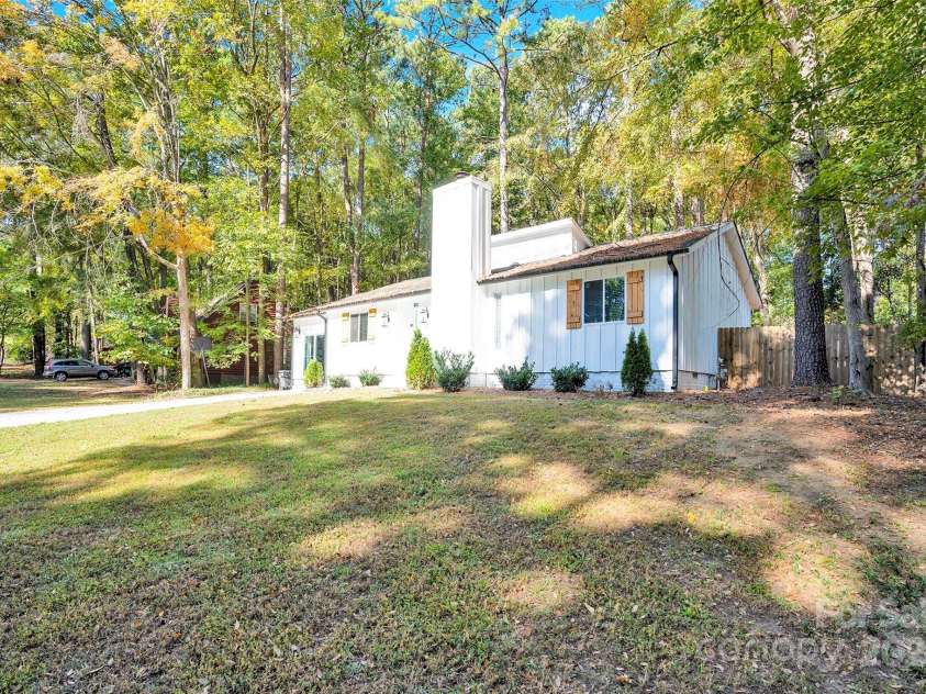 11116 Vista Canyon Drive, Charlotte, NC 28226.  MLS# CAR4201076, YatesRealty ID 275. 