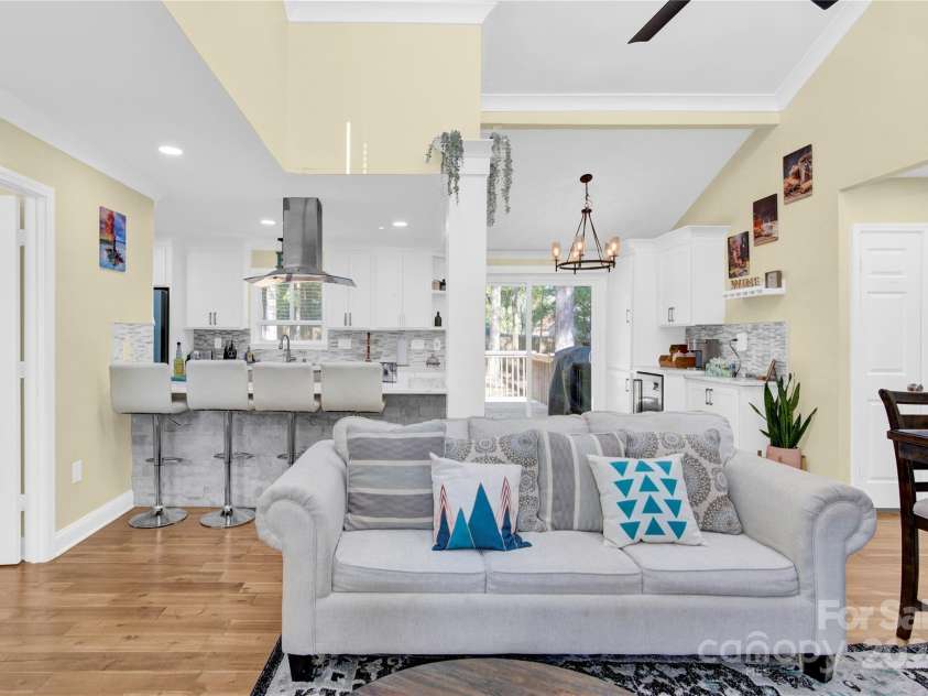 11116 Vista Canyon Drive, Charlotte, NC 28226.  MLS# CAR4201076, YatesRealty ID 275. 