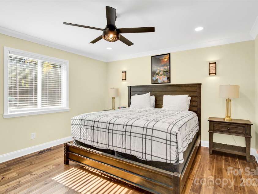 11116 Vista Canyon Drive, Charlotte, NC 28226.  MLS# CAR4201076, YatesRealty ID 275. 