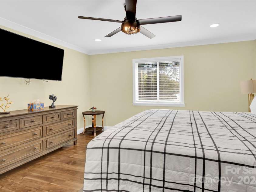 11116 Vista Canyon Drive, Charlotte, NC 28226.  MLS# CAR4201076, YatesRealty ID 275. 