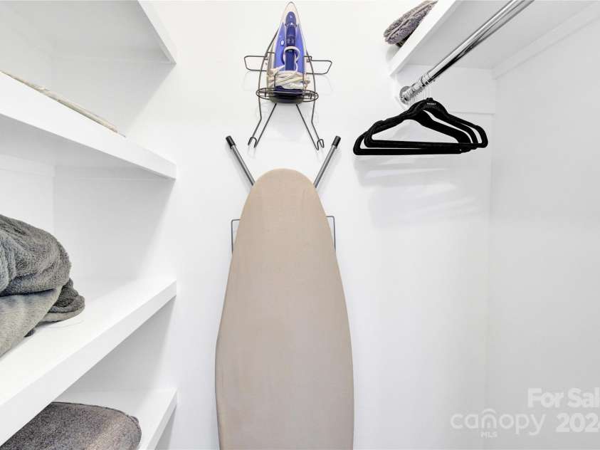 11116 Vista Canyon Drive, Charlotte, NC 28226.  MLS# CAR4201076, YatesRealty ID 275. 