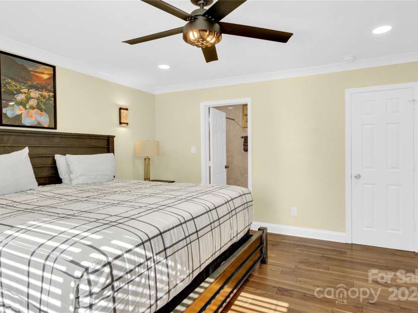 11116 Vista Canyon Drive, Charlotte, NC 28226.  MLS# CAR4201076, YatesRealty ID 275. 