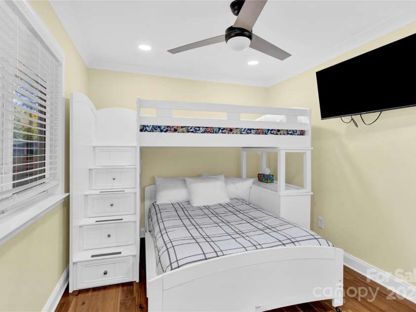 11116 Vista Canyon Drive, Charlotte, NC 28226.  MLS# CAR4201076, YatesRealty ID 275. 