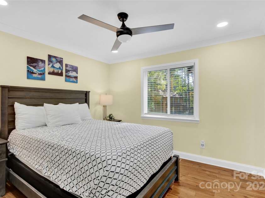 11116 Vista Canyon Drive, Charlotte, NC 28226.  MLS# CAR4201076, YatesRealty ID 275. 