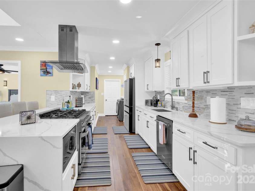 11116 Vista Canyon Drive, Charlotte, NC 28226.  MLS# CAR4201076, YatesRealty ID 275. 