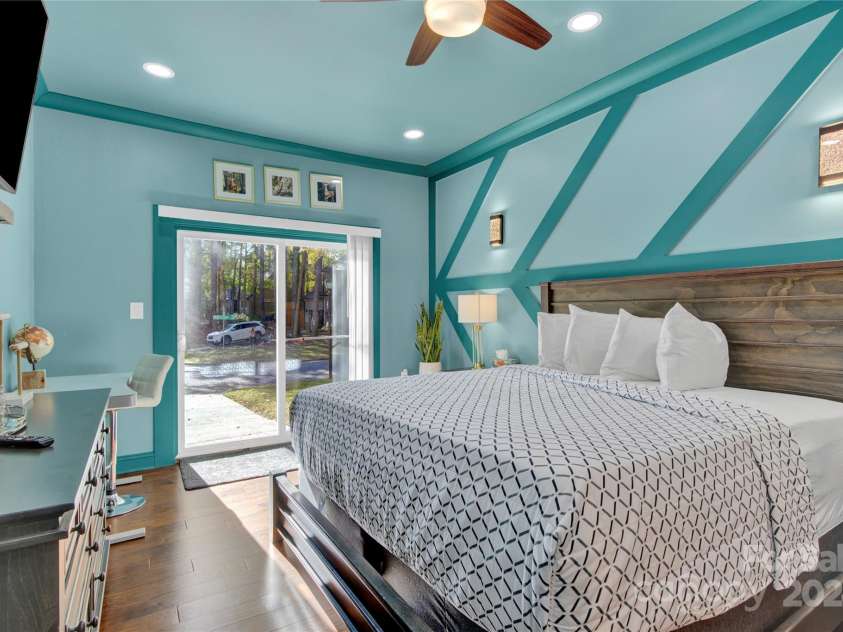 11116 Vista Canyon Drive, Charlotte, NC 28226.  MLS# CAR4201076, YatesRealty ID 275. 