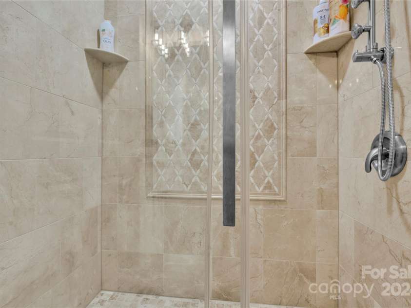 11116 Vista Canyon Drive, Charlotte, NC 28226.  MLS# CAR4201076, YatesRealty ID 275. 