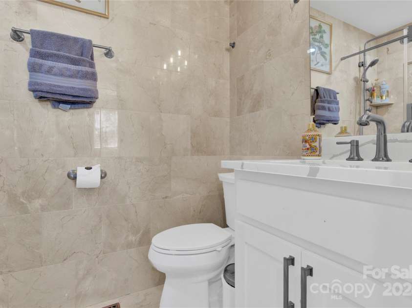 11116 Vista Canyon Drive, Charlotte, NC 28226.  MLS# CAR4201076, YatesRealty ID 275. 