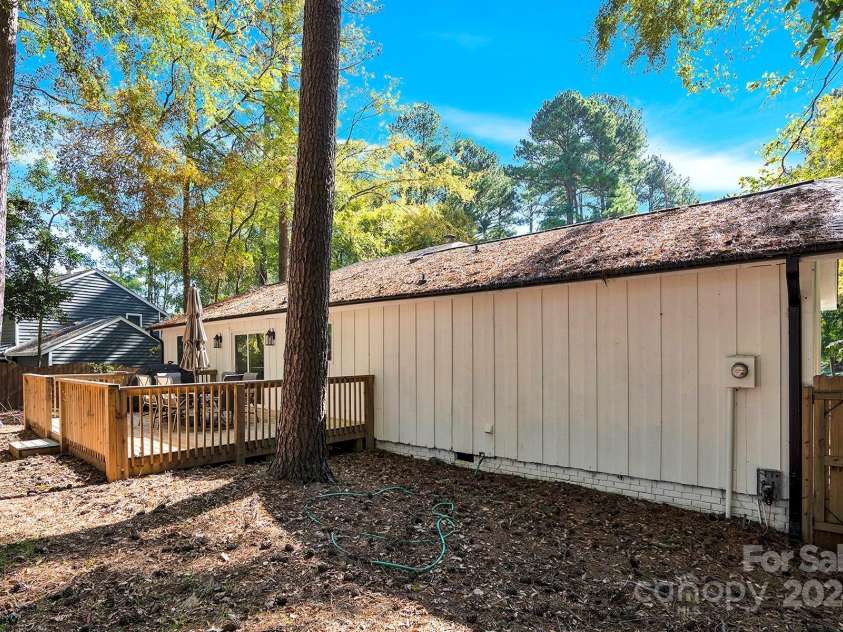 11116 Vista Canyon Drive, Charlotte, NC 28226.  MLS# CAR4201076, YatesRealty ID 275. 