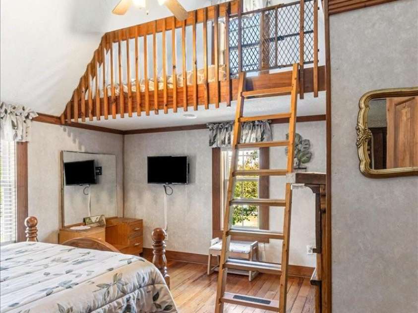 201 Murphy Hill Road, Weaverville, NC 28787.  MLS# CAR4296849, YatesRealty ID 275. 