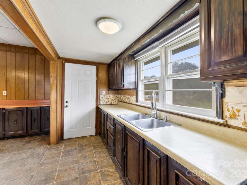 217 Highland Street, Gastonia, NC 28052.  MLS# CAR4260971, YatesRealty ID 2750. 