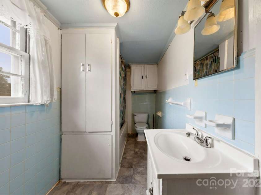 217 Highland Street, Gastonia, NC 28052.  MLS# CAR4260971, YatesRealty ID 2750. 