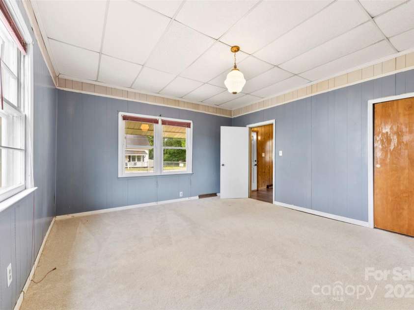 217 Highland Street, Gastonia, NC 28052.  MLS# CAR4260971, YatesRealty ID 2750. 