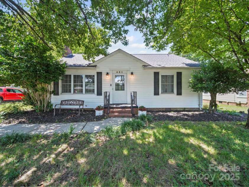 431 Ridge Street, Albemarle, NC 28001.  MLS# CAR4282915, YatesRealty ID 27500. 