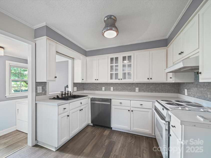 431 Ridge Street, Albemarle, NC 28001.  MLS# CAR4282915, YatesRealty ID 27500. 