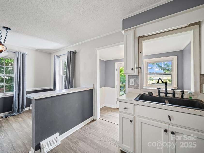 431 Ridge Street, Albemarle, NC 28001.  MLS# CAR4282915, YatesRealty ID 27500. 