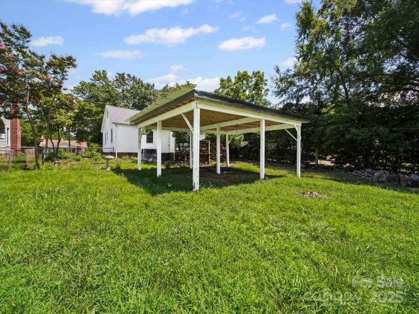 431 Ridge Street, Albemarle, NC 28001.  MLS# CAR4282915, YatesRealty ID 27500. 