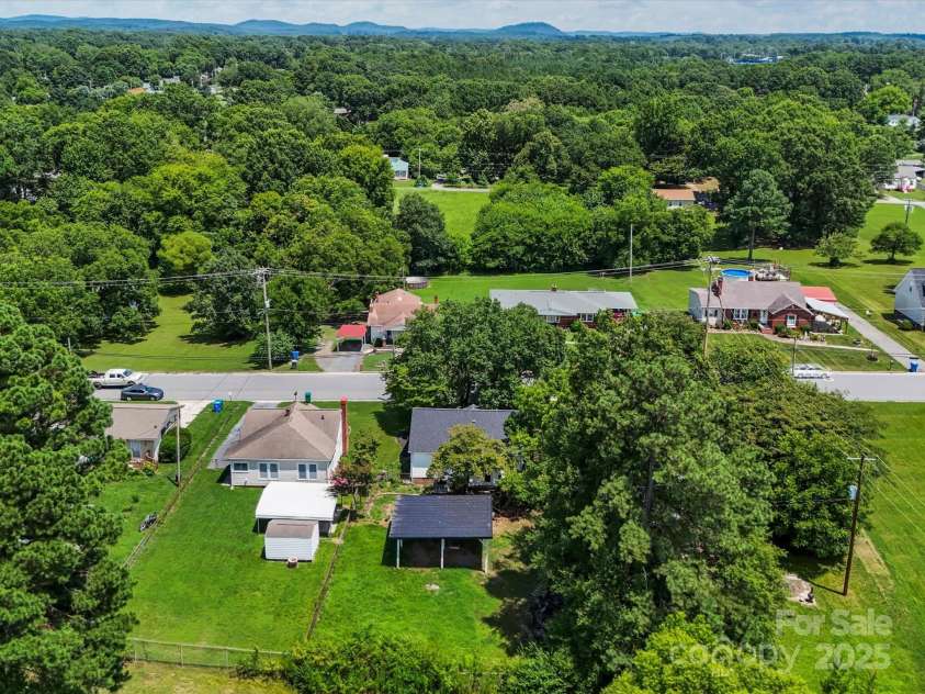 431 Ridge Street, Albemarle, NC 28001.  MLS# CAR4282915, YatesRealty ID 27500. 