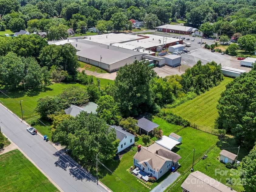 431 Ridge Street, Albemarle, NC 28001.  MLS# CAR4282915, YatesRealty ID 27500. 