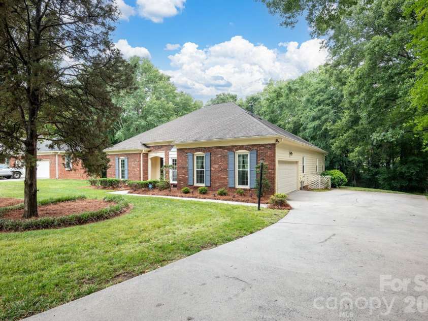 9232 Hemingford Court, Charlotte, NC 28277.  MLS# CAR4385313, YatesRealty ID 27501. 