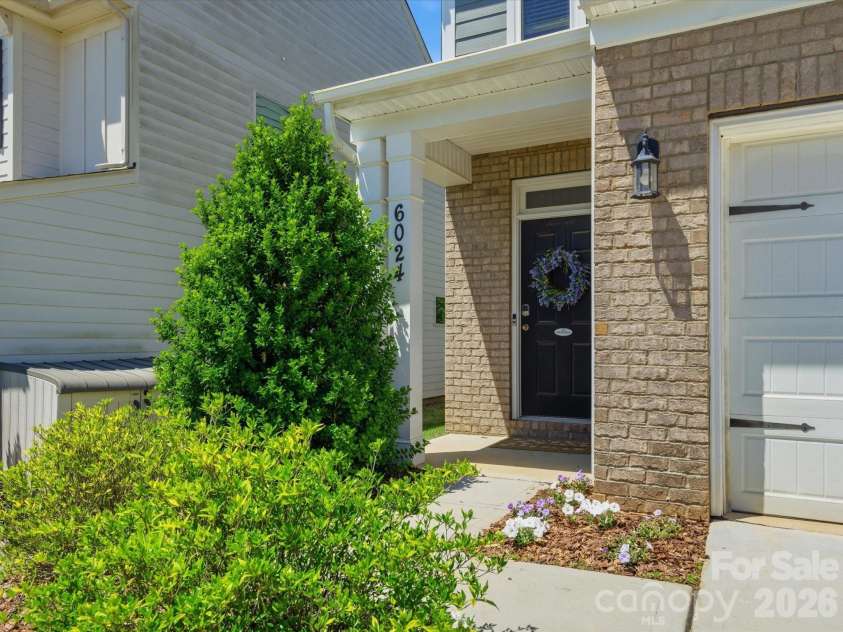 6024 Hampstead Pond Lane, Matthews, NC 28105.  MLS# CAR4383770, YatesRealty ID 27502. 