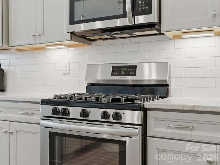 6024 Hampstead Pond Lane, Matthews, NC 28105.  MLS# CAR4383770, YatesRealty ID 27502. 