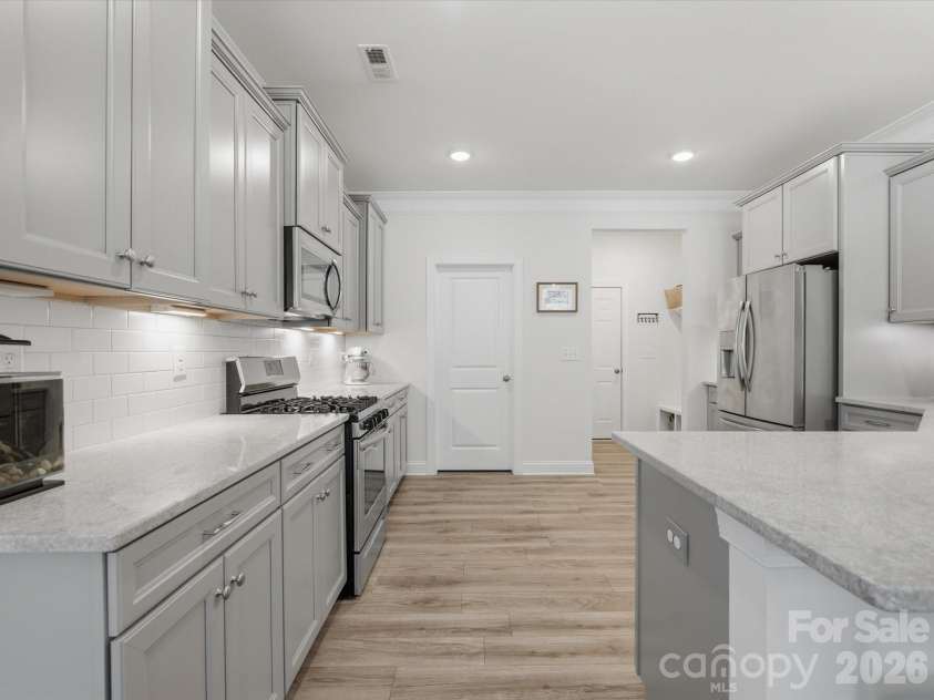 6024 Hampstead Pond Lane, Matthews, NC 28105.  MLS# CAR4383770, YatesRealty ID 27502. 