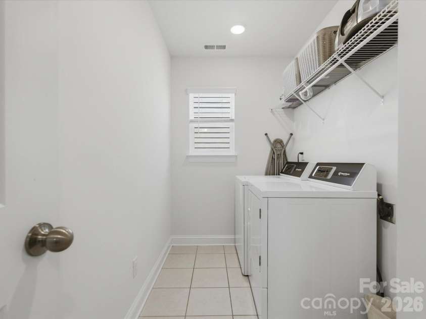 6024 Hampstead Pond Lane, Matthews, NC 28105.  MLS# CAR4383770, YatesRealty ID 27502. 