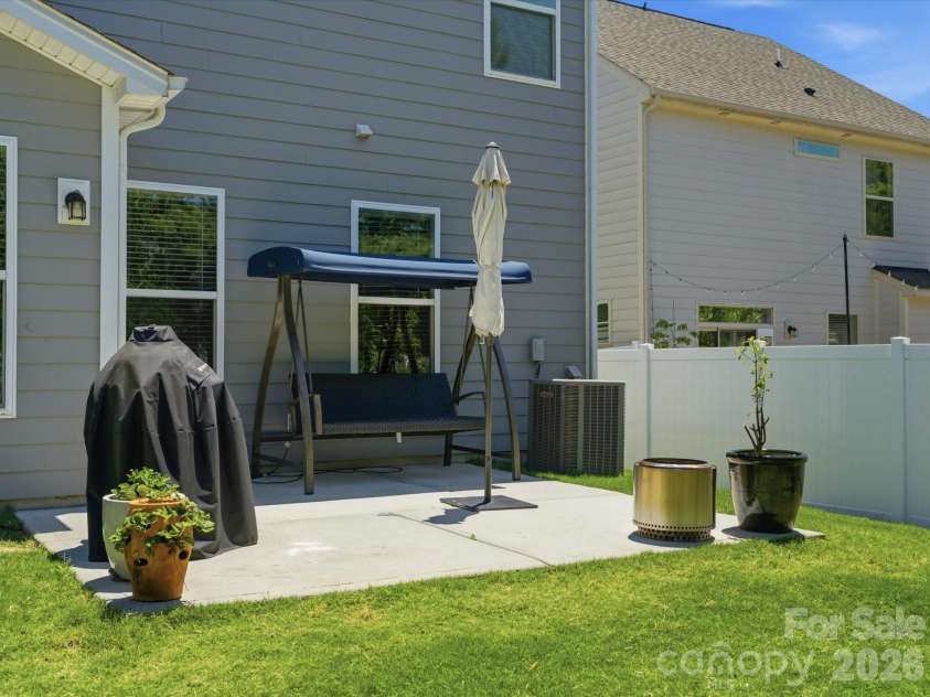 6024 Hampstead Pond Lane, Matthews, NC 28105.  MLS# CAR4383770, YatesRealty ID 27502. 