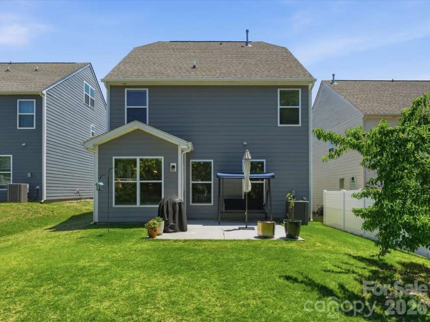 6024 Hampstead Pond Lane, Matthews, NC 28105.  MLS# CAR4383770, YatesRealty ID 27502. 