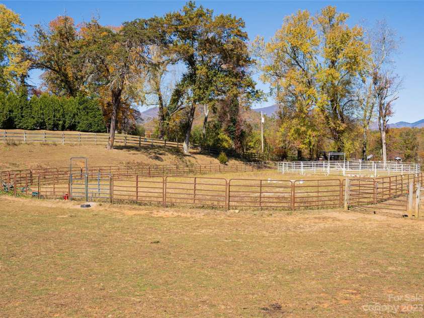 500 Blue Ridge Road, Black Mountain, NC 28711.  MLS# CAR4082289, YatesRealty ID 27503. Arena