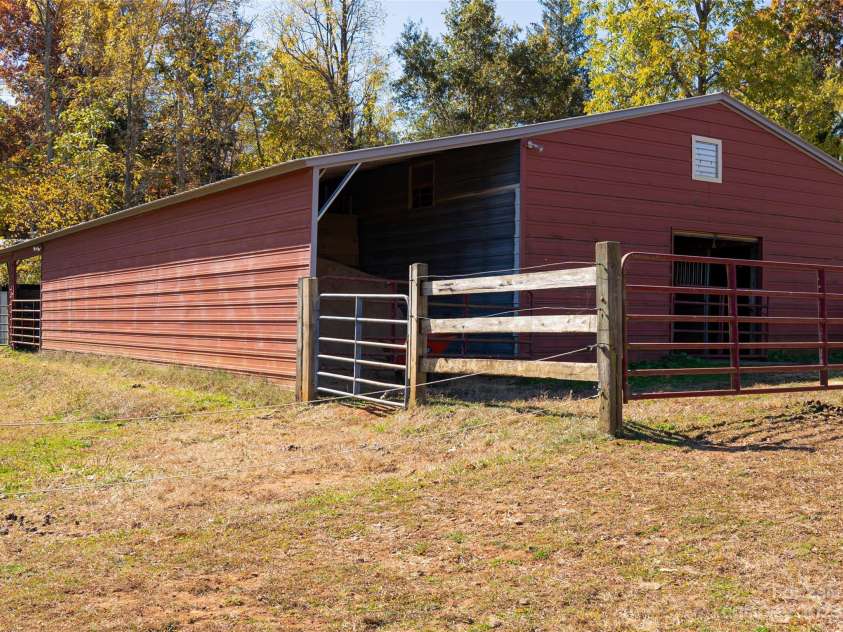 500 Blue Ridge Road, Black Mountain, NC 28711.  MLS# CAR4082289, YatesRealty ID 27503. Barn