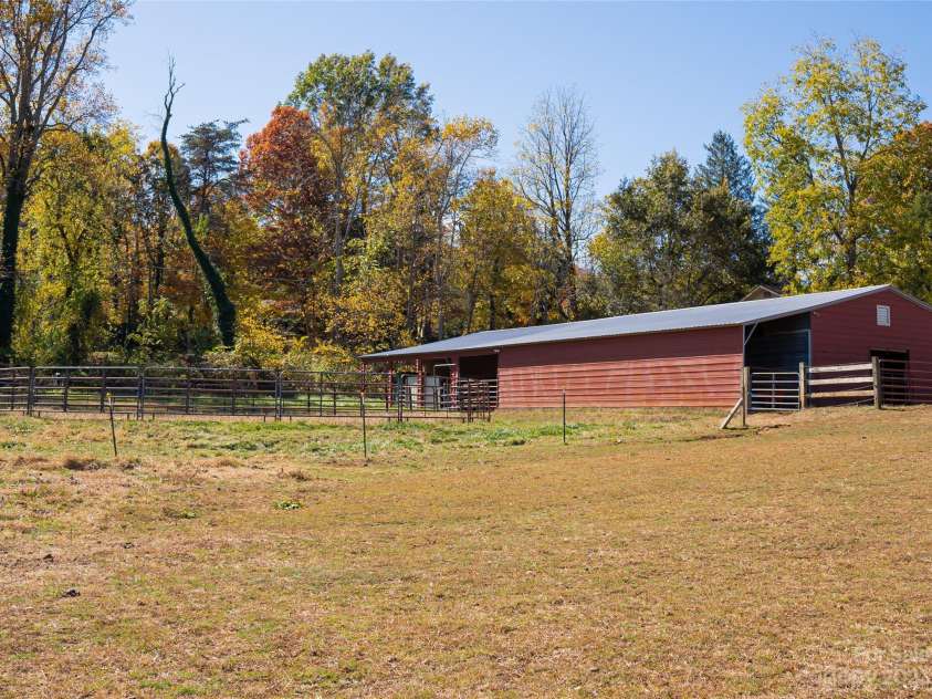 500 Blue Ridge Road, Black Mountain, NC 28711.  MLS# CAR4082289, YatesRealty ID 27503. Barn