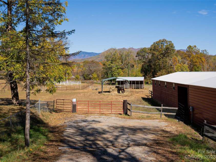 500 Blue Ridge Road, Black Mountain, NC 28711.  MLS# CAR4082289, YatesRealty ID 27503. Barn