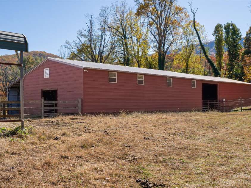 500 Blue Ridge Road, Black Mountain, NC 28711.  MLS# CAR4082289, YatesRealty ID 27503. Barn