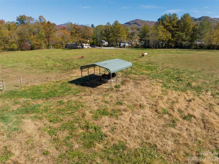 500 Blue Ridge Road, Black Mountain, NC 28711.  MLS# CAR4082289, YatesRealty ID 27503. Fenced paddock and run-in shelter