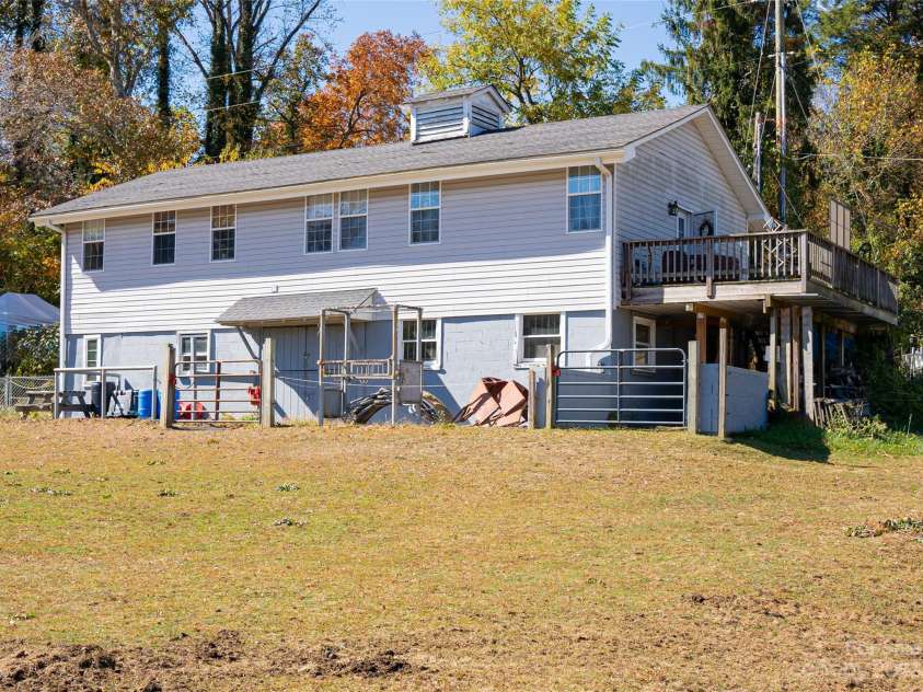 500 Blue Ridge Road, Black Mountain, NC 28711.  MLS# CAR4082289, YatesRealty ID 27503. House