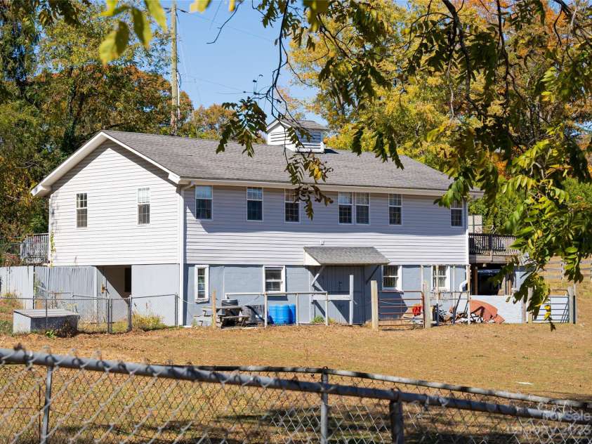 500 Blue Ridge Road, Black Mountain, NC 28711.  MLS# CAR4082289, YatesRealty ID 27503. House