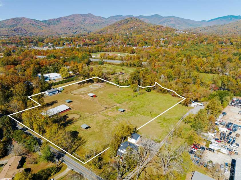 500 Blue Ridge Road, Black Mountain, NC 28711.  MLS# CAR4082289, YatesRealty ID 27503. Overhead view showing approximate property lines