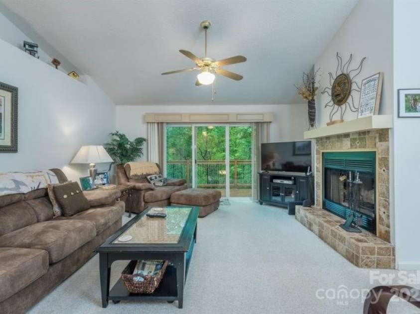 132 Fern Loop, Lake Lure, NC 28746.  MLS# CAR4283384, YatesRealty ID 27504. 