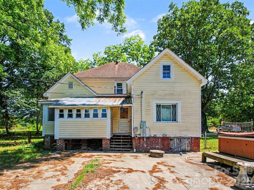 1932 Topic Street, Shelby, NC 28152.  MLS# CAR4381845, YatesRealty ID 27504. 