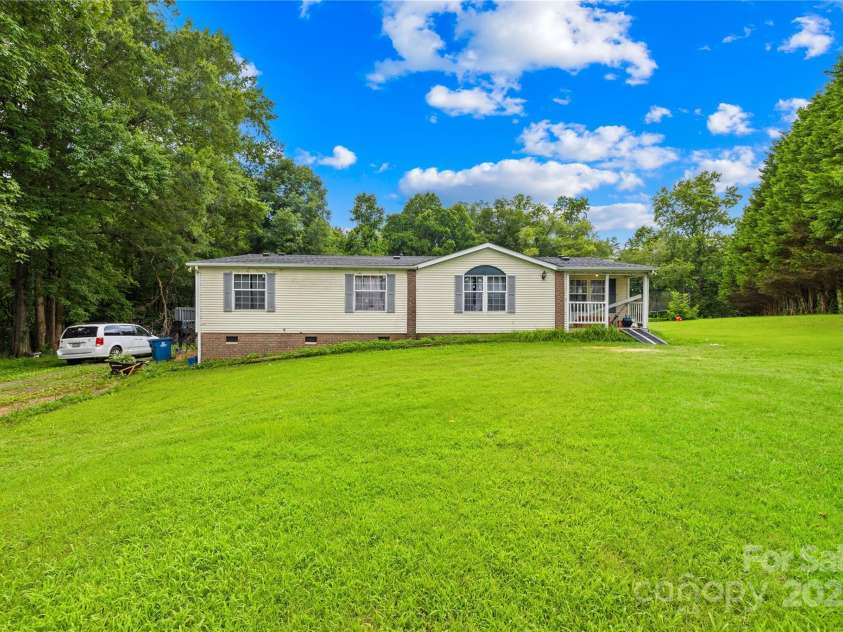 101 Titanium Drive, Statesville, NC 28625.  MLS# CAR4278756, YatesRealty ID 27505. 