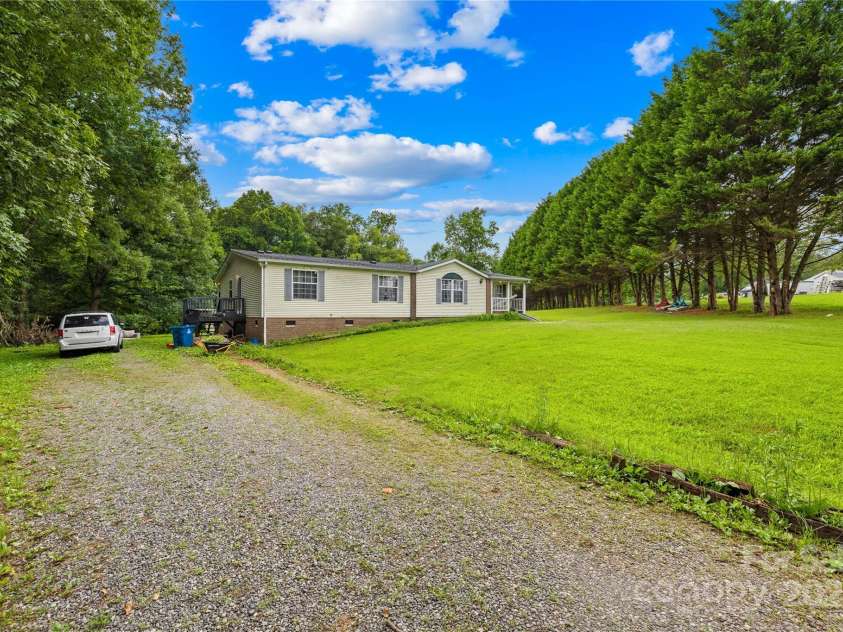 101 Titanium Drive, Statesville, NC 28625.  MLS# CAR4278756, YatesRealty ID 27505. 