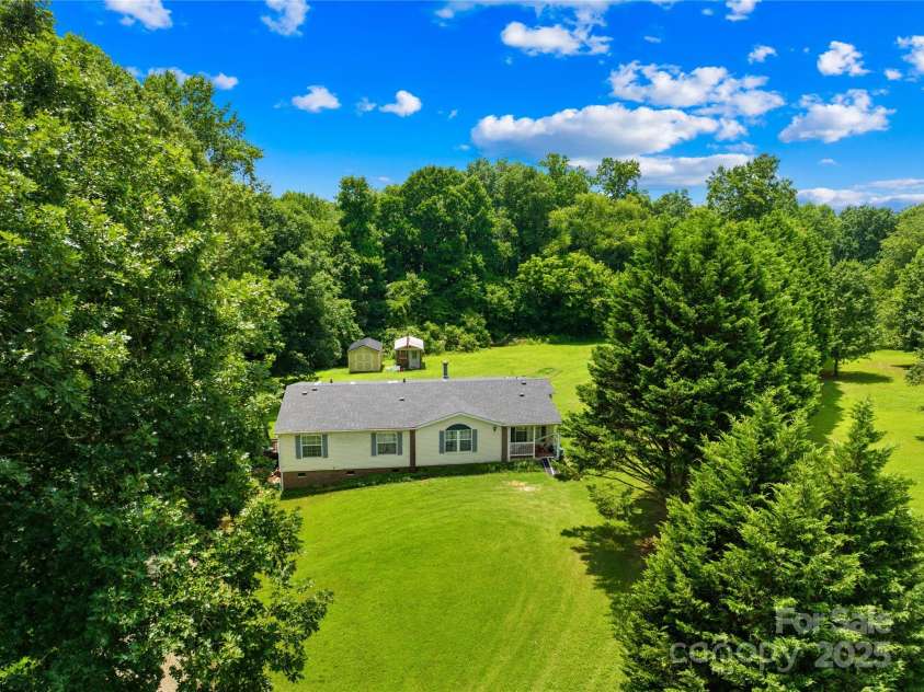 101 Titanium Drive, Statesville, NC 28625.  MLS# CAR4278756, YatesRealty ID 27505. 