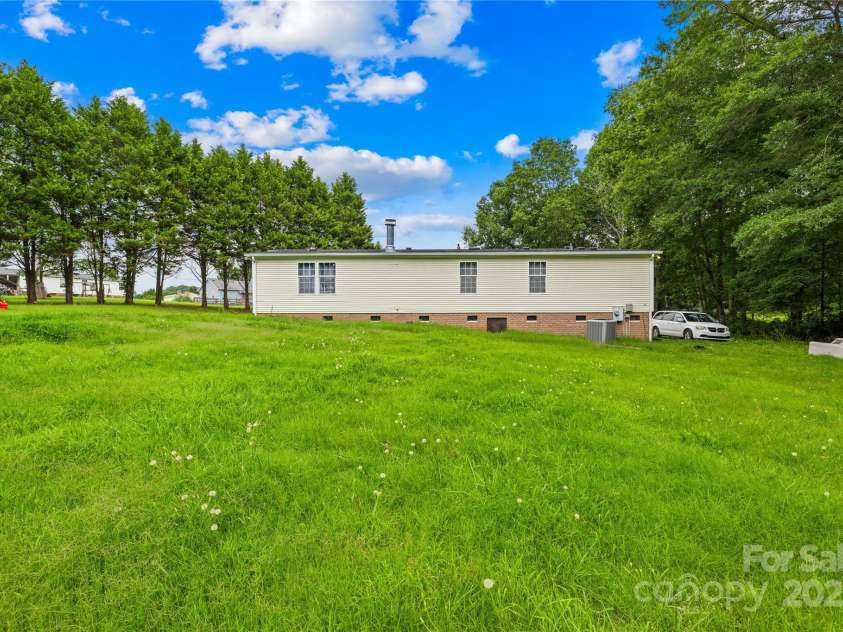 101 Titanium Drive, Statesville, NC 28625.  MLS# CAR4278756, YatesRealty ID 27505. 